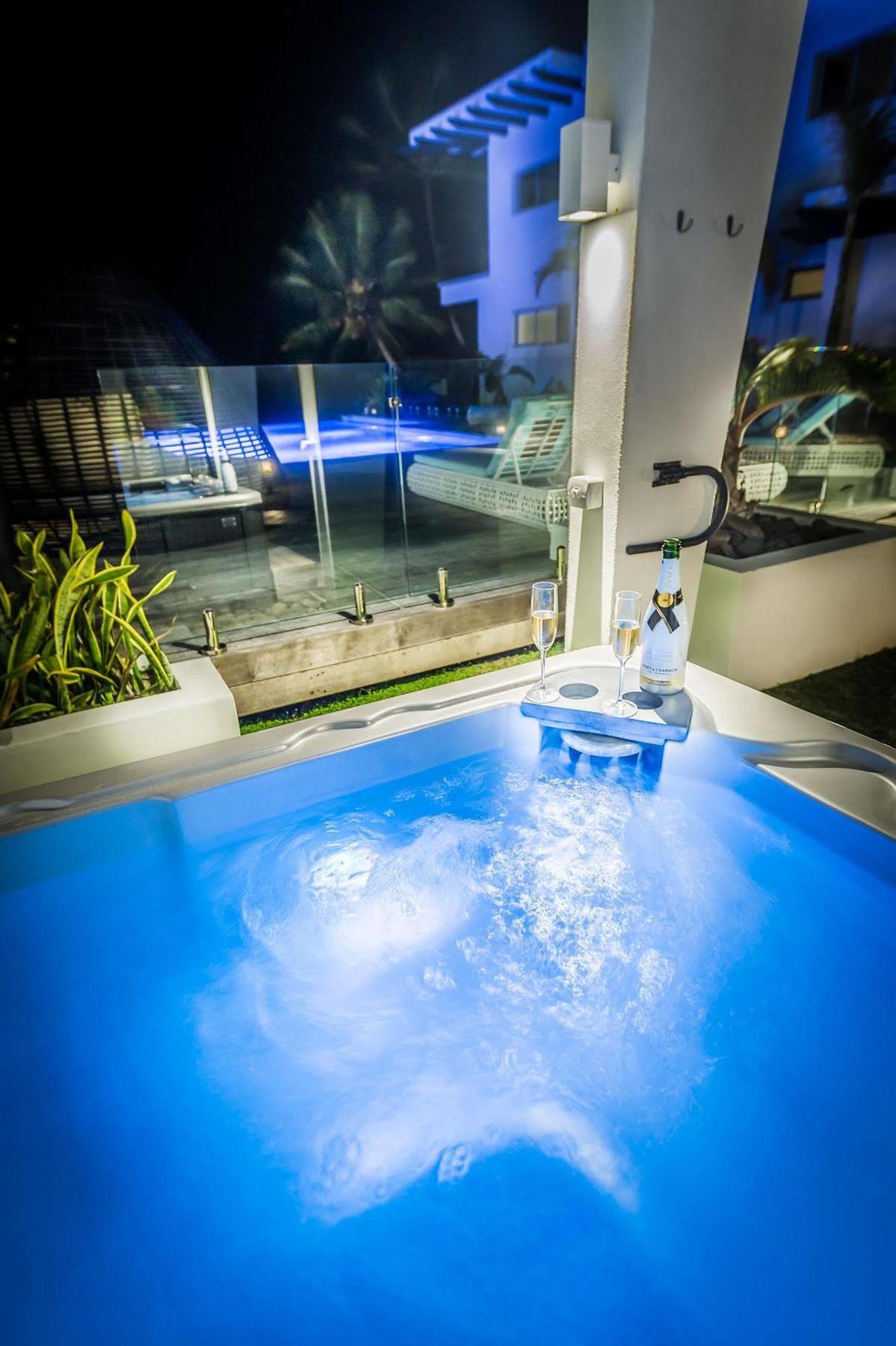 Crystal Blue Lagoon Villas Раратонга Экстерьер фото